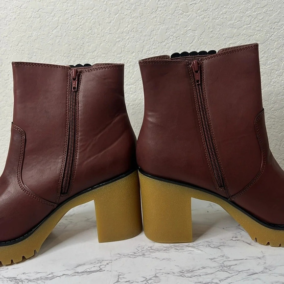 SUN STONE Womens Brown Lug Sole 1" Platform Lennii Round Toe Block Heel Booties - Picture 4 of 10